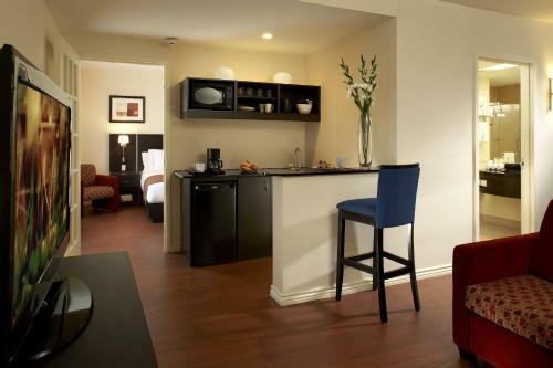 Hotel Holiday Inn Express Montreal Airport