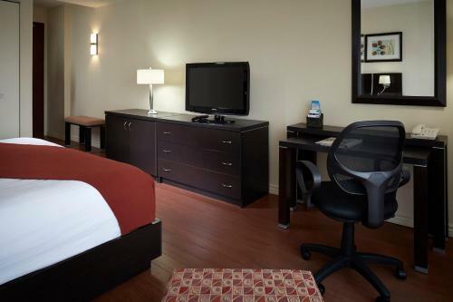 Hotel Holiday Inn Express Montreal Airport