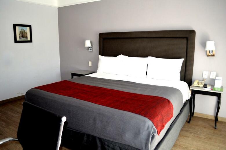 Plaza Camelinas Hotel