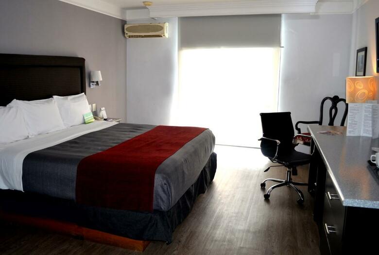 Plaza Camelinas Hotel