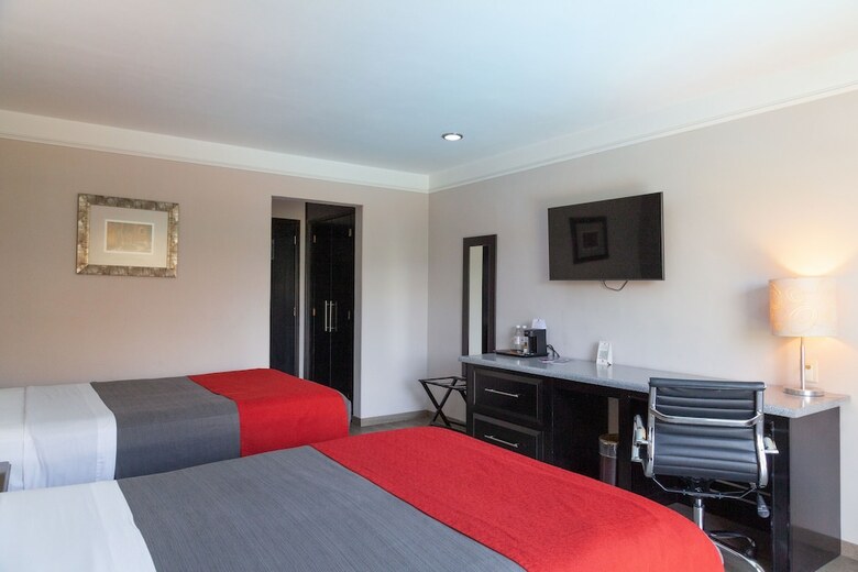 Plaza Camelinas Hotel