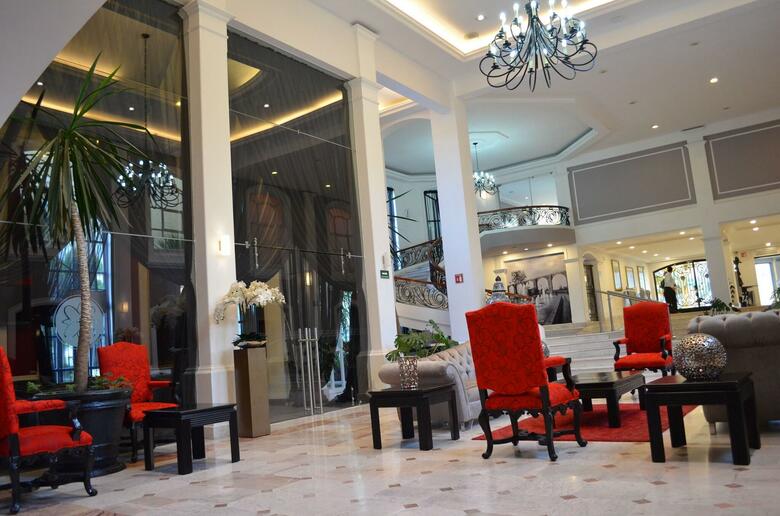 Plaza Camelinas Hotel