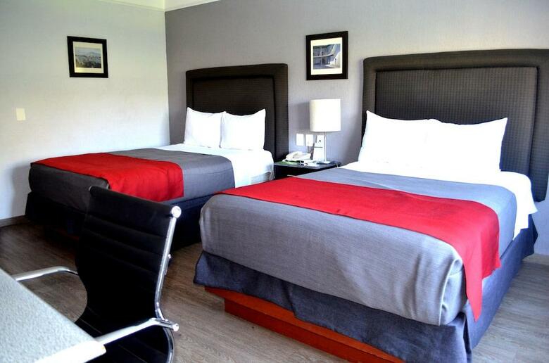 Plaza Camelinas Hotel