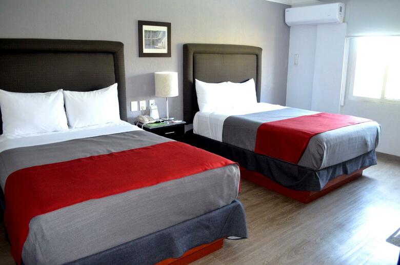 Plaza Camelinas Hotel