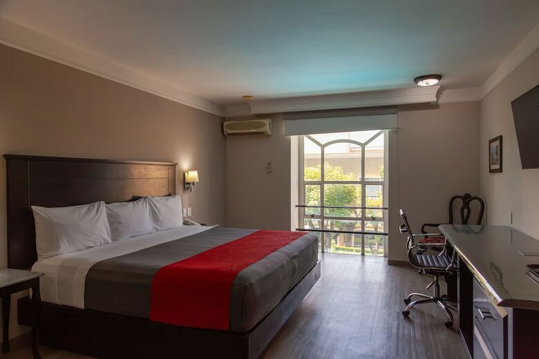 Plaza Camelinas Hotel