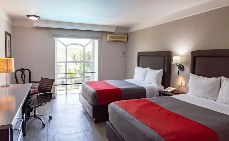 Plaza Camelinas Hotel