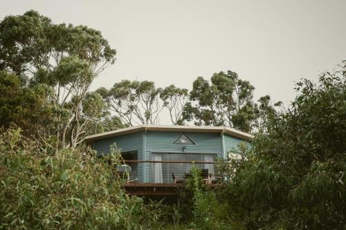 Larus Waterfront Cottage