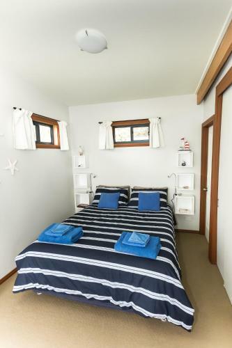 Larus Waterfront Cottage