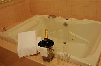 Holladay House Bed And Breakfast