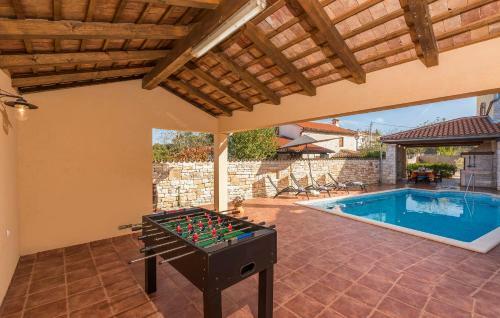 Hostal Holiday Home Peresiji 81