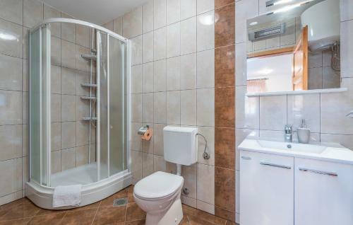 Hostal Holiday Home Peresiji 81