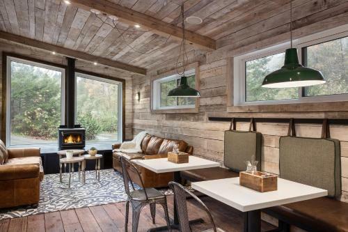 Hotel Sunwolf Riverside Cabins