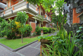 Hotel Adi Dharma Cottages