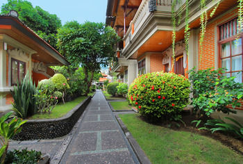 Hotel Adi Dharma Cottages