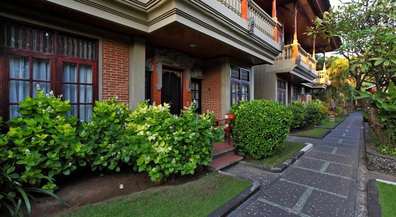 Hotel Adi Dharma Cottages