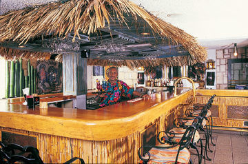 Hotel Doctors Cave Beach