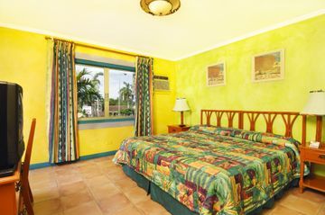 Hotel Doctors Cave Beach