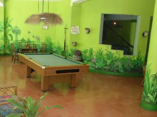 Hotel Doctors Cave Beach