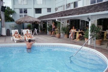 Hotel Doctors Cave Beach