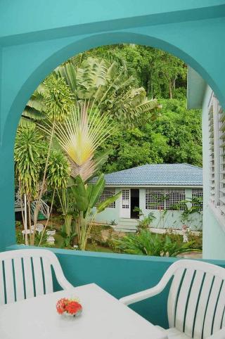 Hotel Doctors Cave Beach