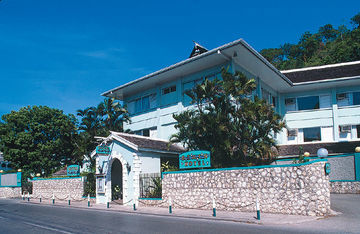 Hotel Doctors Cave Beach