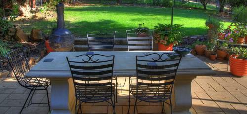 Hillview Oak B&B