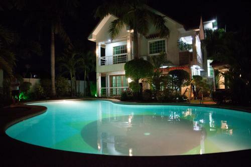 Bed & Breakfast Sir Nico Guesthouse And Resort
