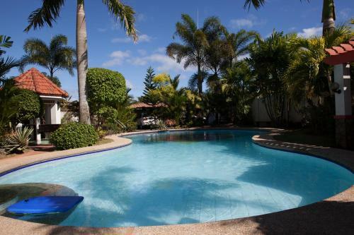 Bed & Breakfast Sir Nico Guesthouse And Resort
