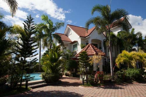 Bed & Breakfast Sir Nico Guesthouse And Resort