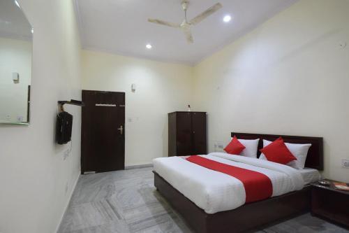 Oyo Flagship 24936 Hotel C-9