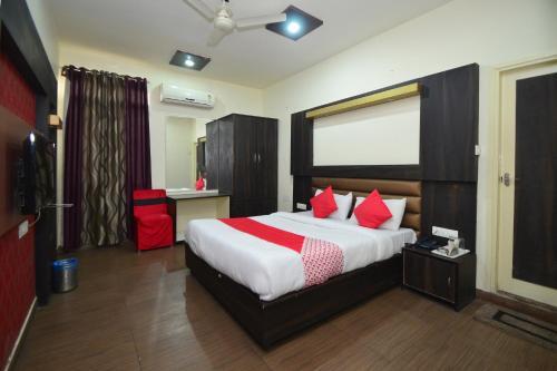 Oyo Flagship 24936 Hotel C-9