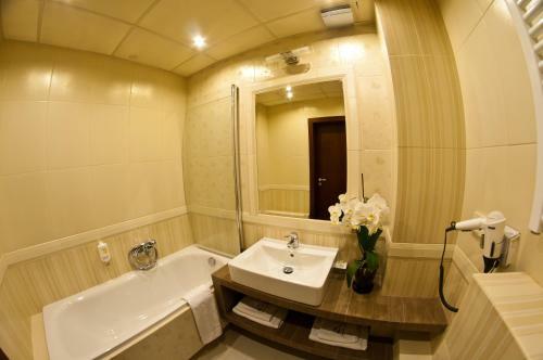 Hotel Dw�r Kresowy