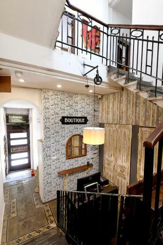 Eclectic Aparthotel