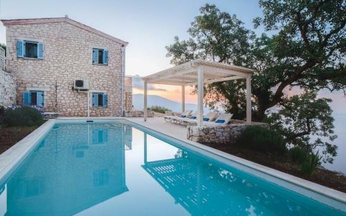 Urania Luxury Villas