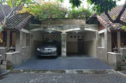 Hostal Taman Ayu 212