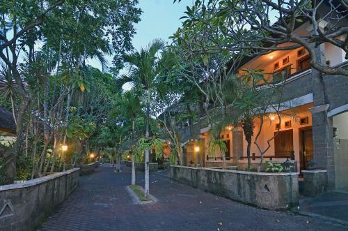 Hostal Taman Ayu 212