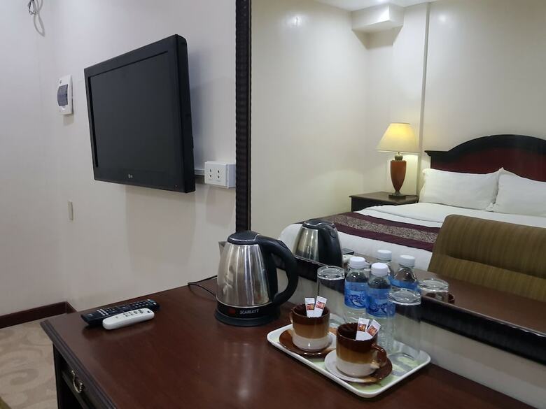 Cindy Kelly Hotel