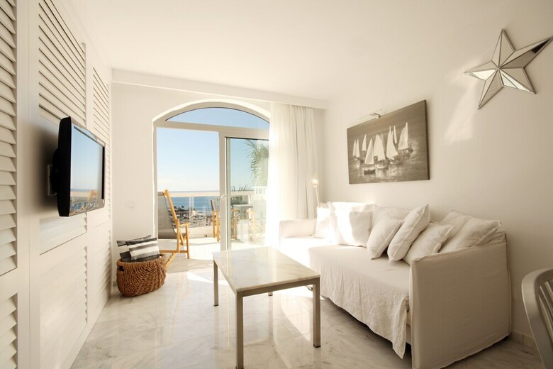 Apartamentos Marina Bayview - S�lo Adultos