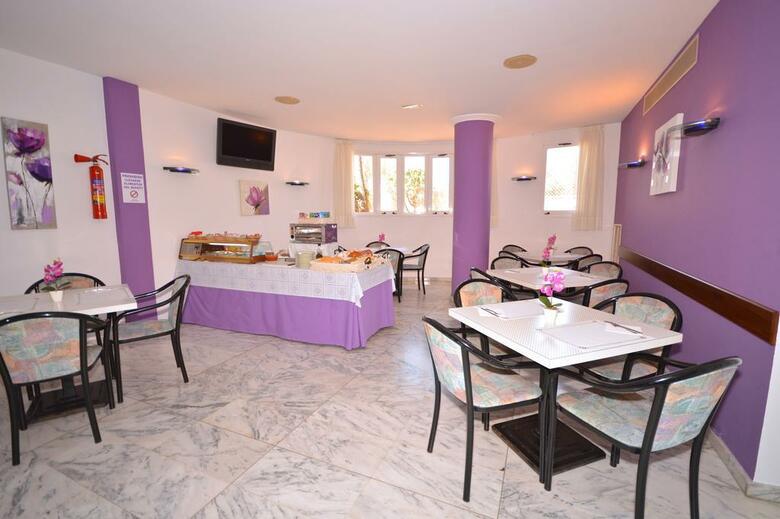 Molins Park Hostal