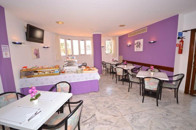 Molins Park Hostal