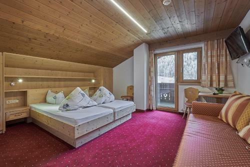 Hostal Hotel Garni Sch�nblick