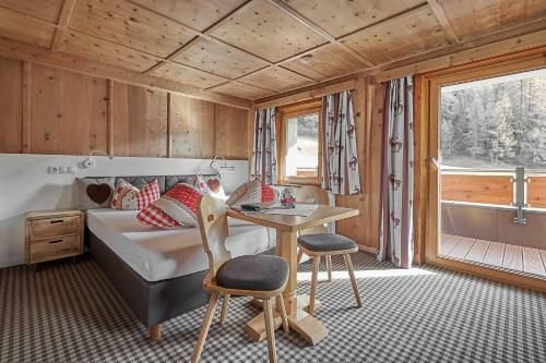 Hostal Hotel Garni Sch�nblick