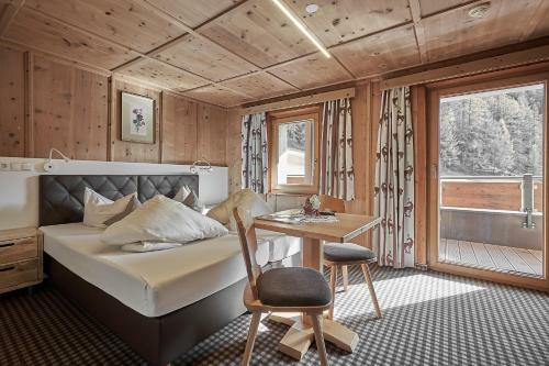 Hostal Hotel Garni Sch�nblick