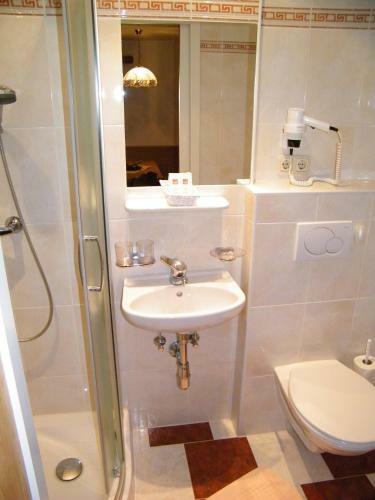 Hostal Hotel Garni Sch�nblick