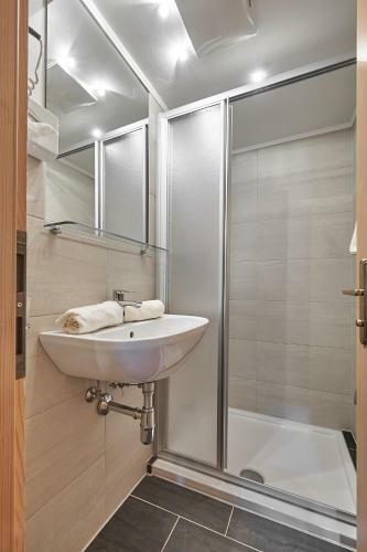 Hostal Hotel Garni Sch�nblick