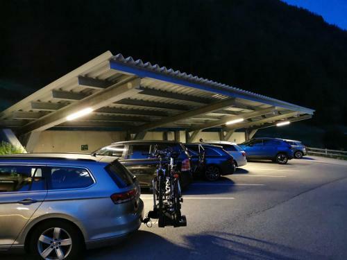 Hostal Hotel Garni Sch�nblick