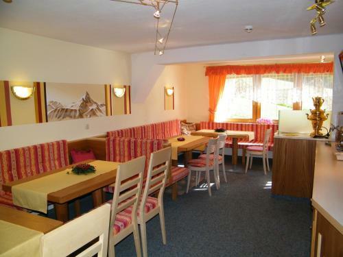 Hostal Hotel Garni Sch�nblick