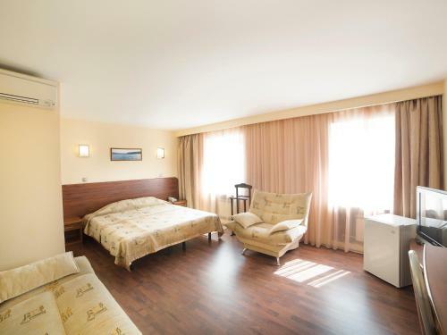 Oktyabrskaya Hotel