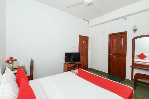 Night Station Hotel