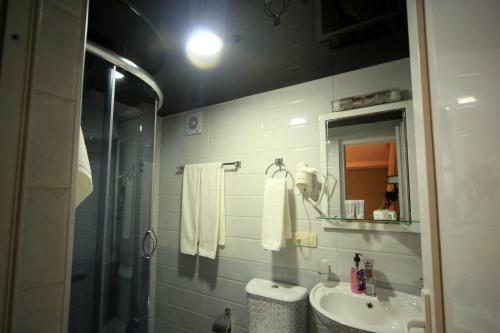 Hostal Edelveis Guest House